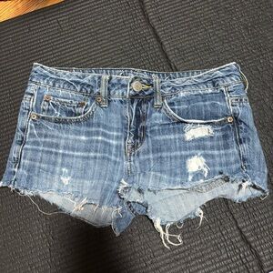 American Eagle cropped denim short